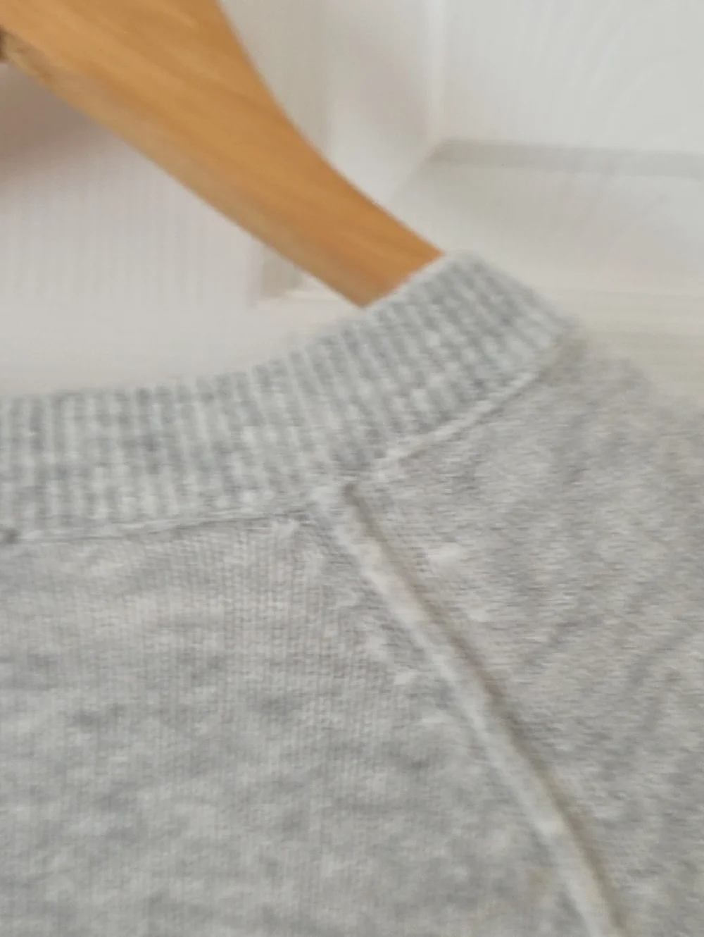 Vince Camuto Heather Gray Raglan Crewneck Sweater Size S Like New - Picture 10 of 14